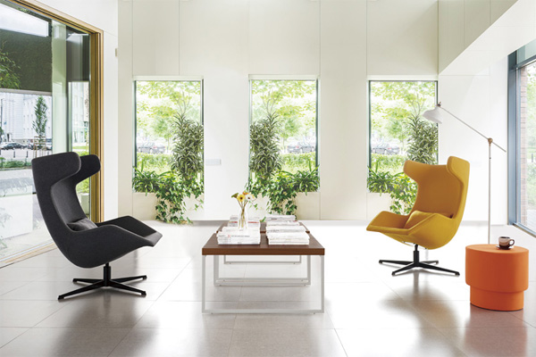 現在隨著社會的高速發展，辦公環境成為辦公族考慮的一個重要因素。同時，現在的決策者越來越通情達理，所以，在南京辦公家具采購的時候，會根據企業的文化，辦公空間的大小和氛圍，還有員工的喜好，來選擇南京辦公家具定制 。那么今天南京辦公家具廠家麥尚教您辦公家具如何采購，辦公家具采購方案