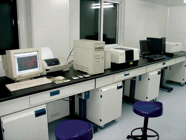 南京大學(xué)實(shí)驗(yàn)室家具廠家，南京高校實(shí)驗(yàn)室家具廠家